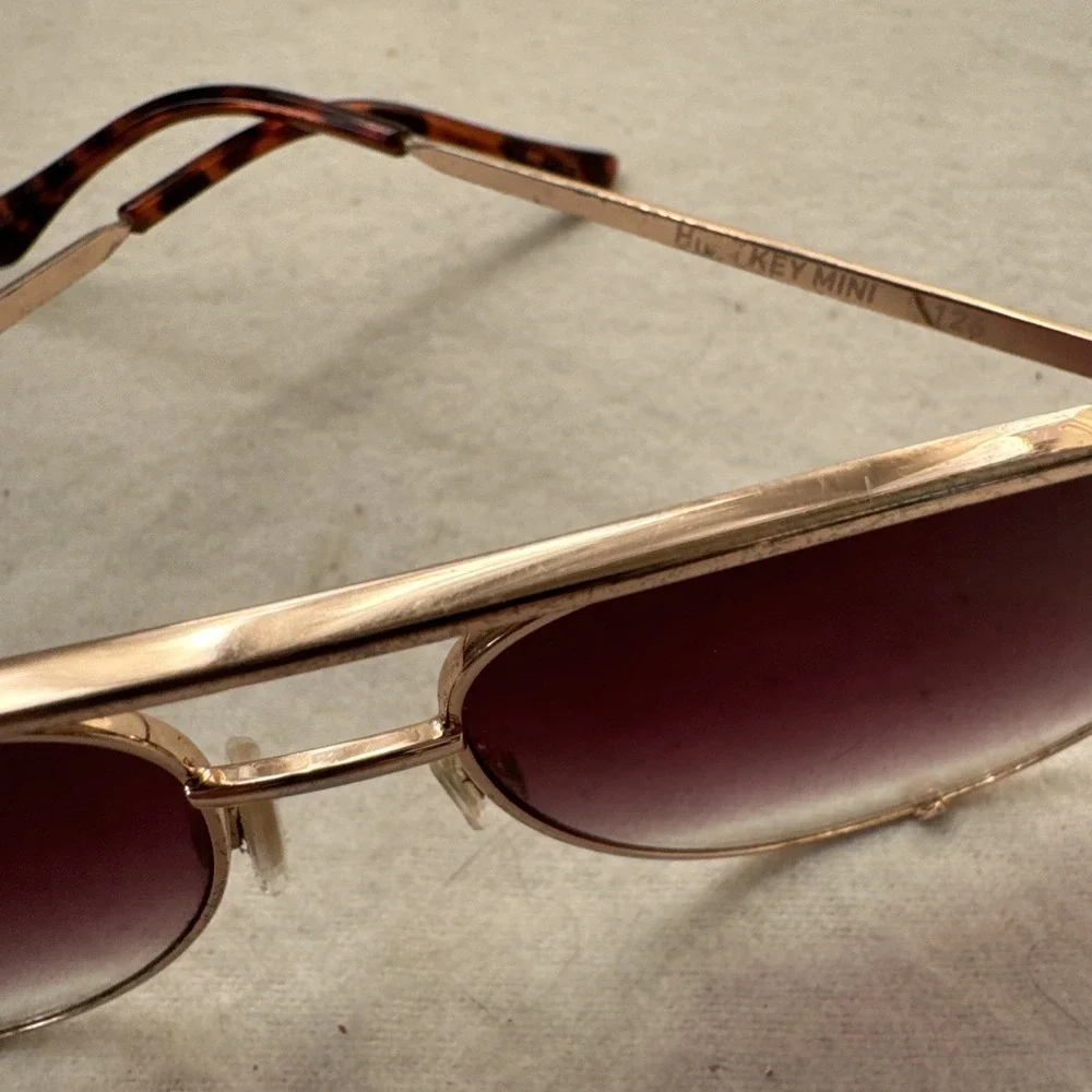 QUAY High Key Mini 126 Polarized Gold Aviator Sunglasses Frame Gradient Lens